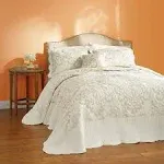 BrylaneHome Amelia Bedspread