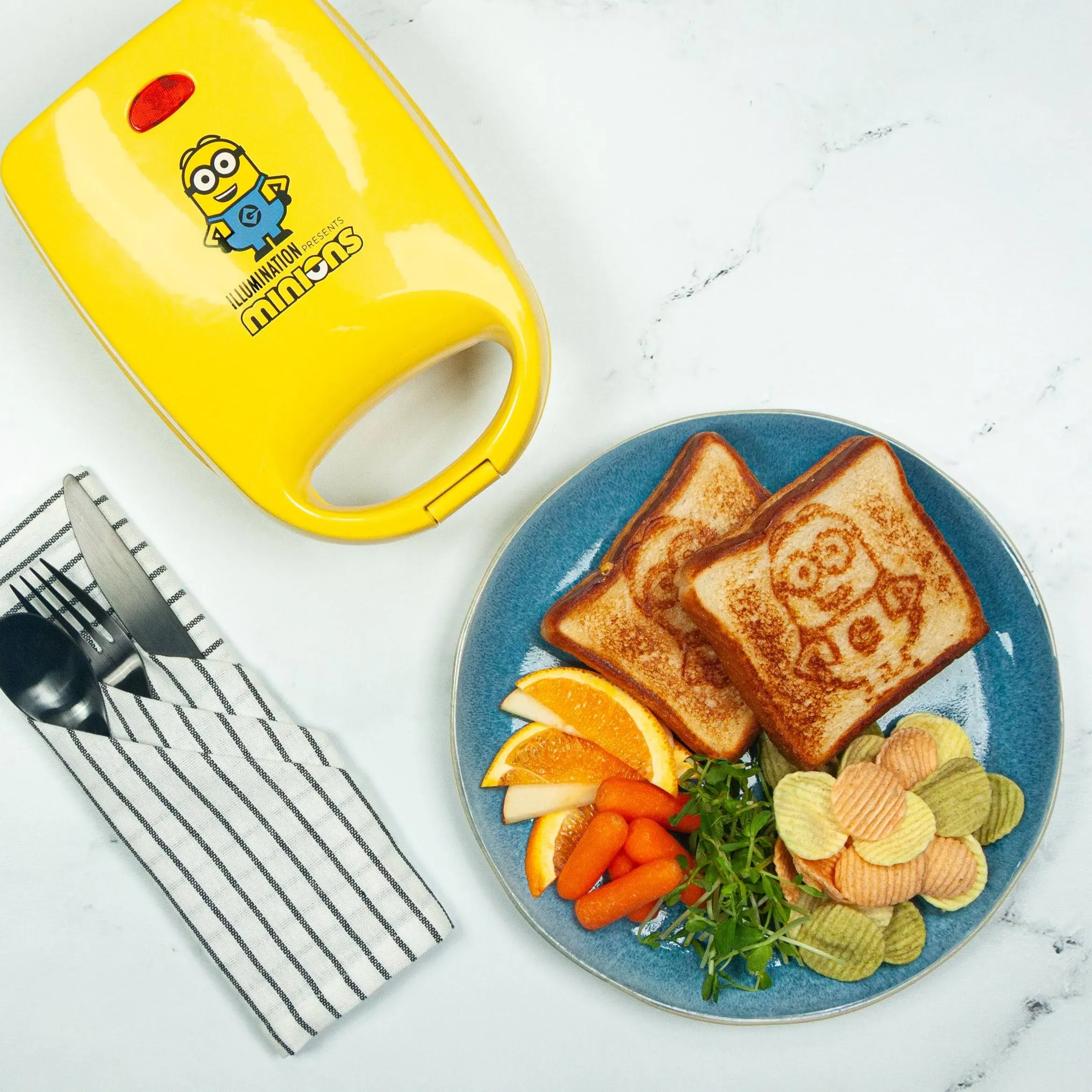 Uncanny Brands Minions Sandwich Maker