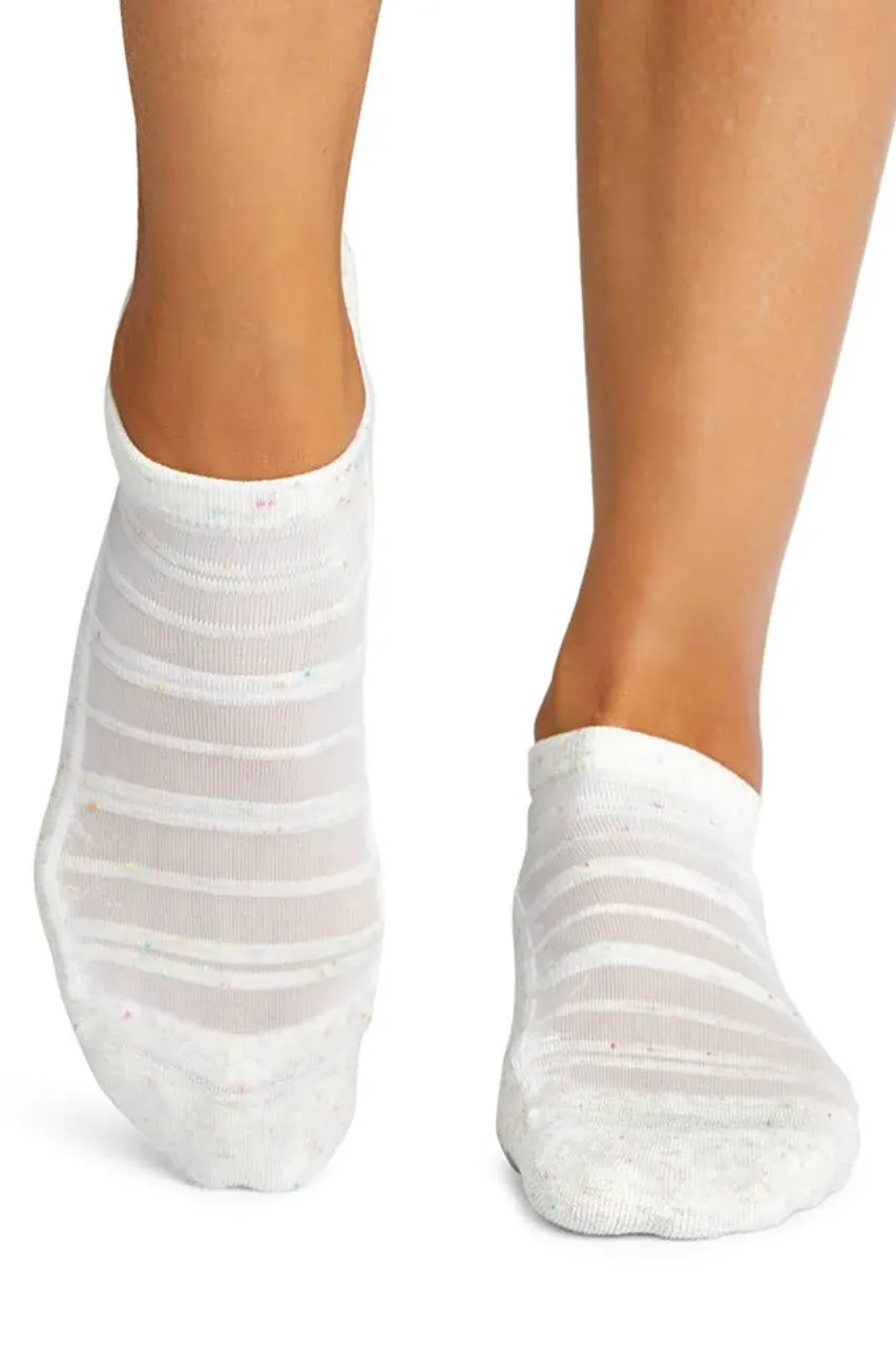 Savvy Breeze Grip Socks