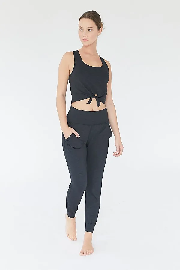 Shop Beyond Yoga Heather Ribbed Fitted Jogger Pant In Black