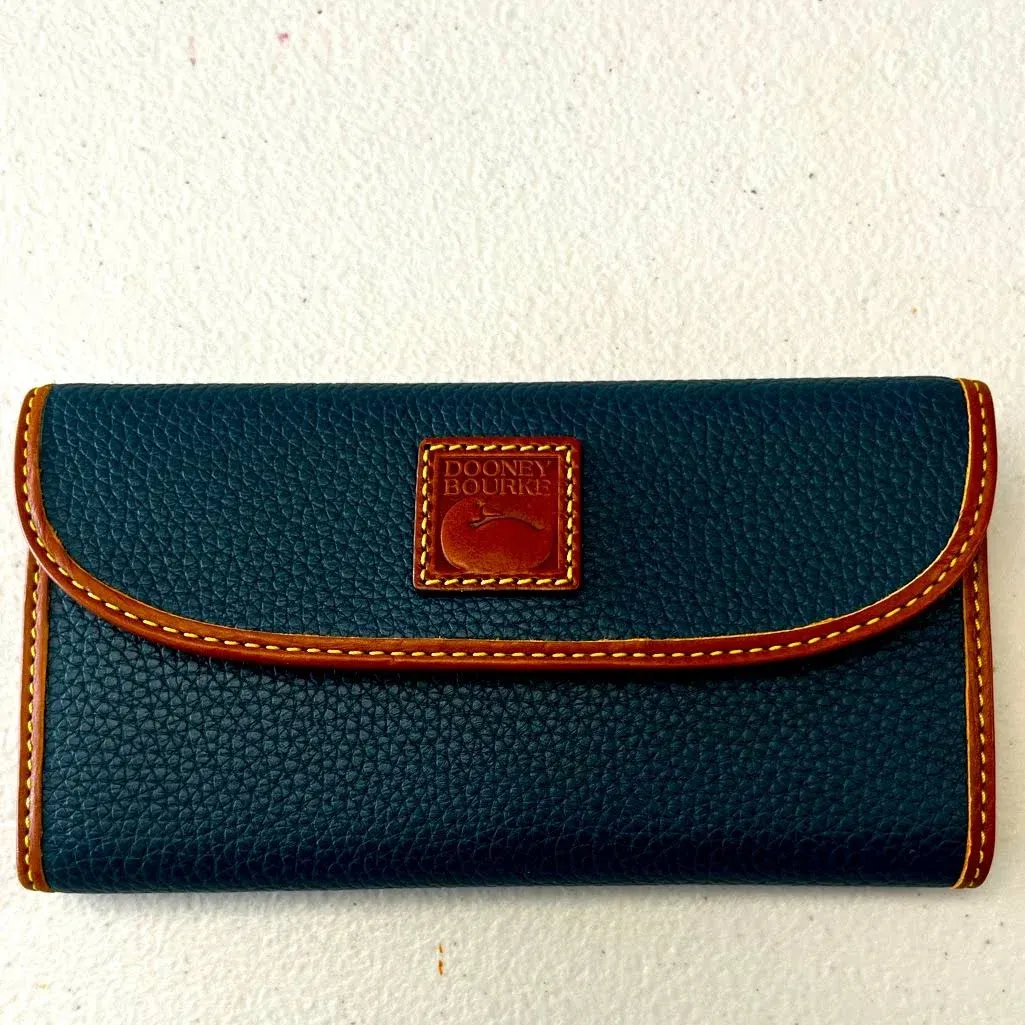 Dooney & Bourke Women's Pebble Continental Clutch Wallet