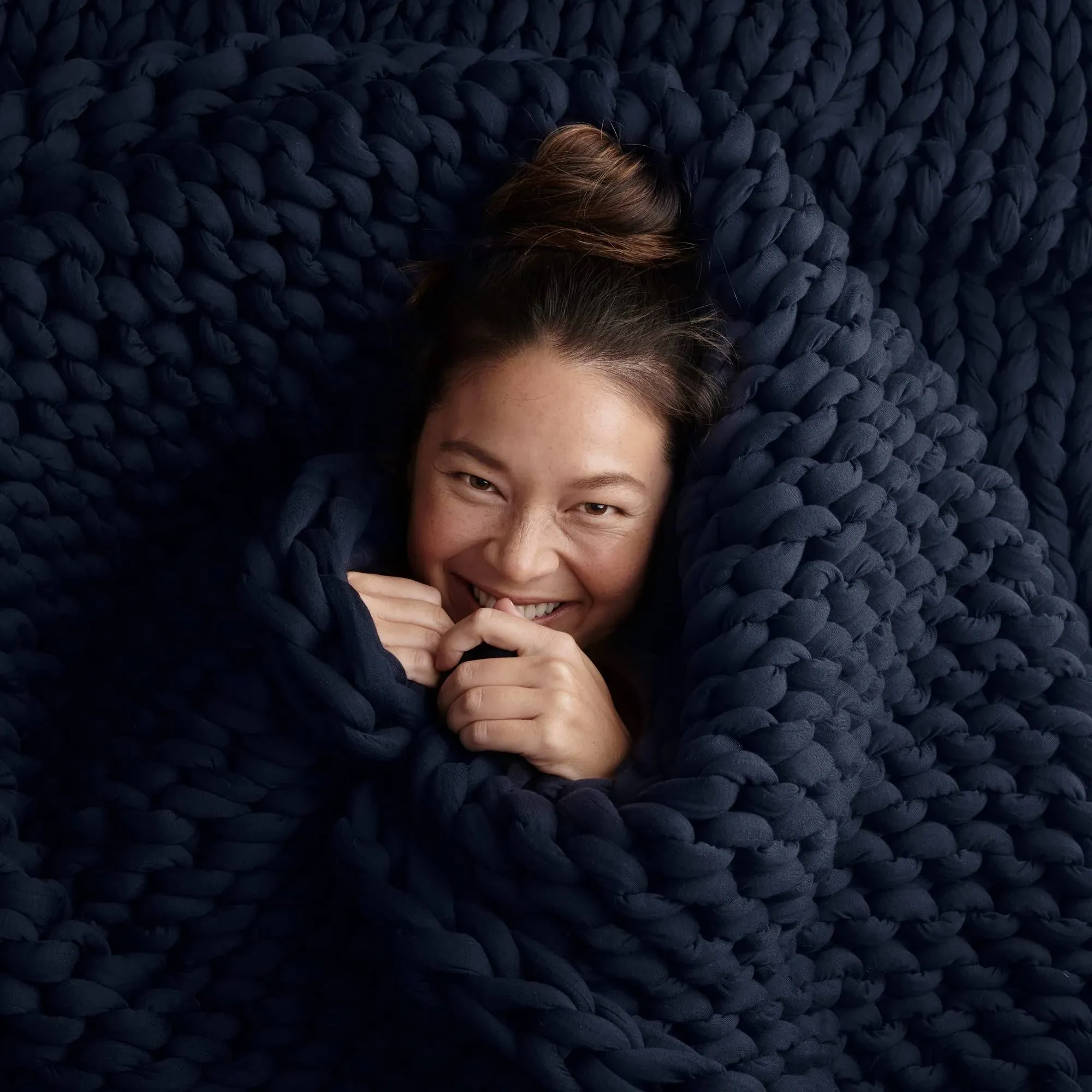 Bearaby Organic Cotton Weighted Blanket - Midnight Blue