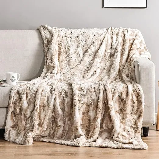 Soft Throw Blanket, 50" x 60" Luxurious Warm Thick Fall Throw Blanket, Elegant Cozy Faux Fur Throw Blanket for Couch Bed and Sofa