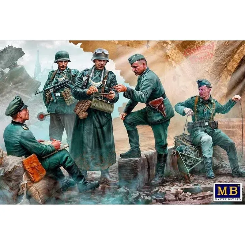 German military men, WWII era (Plastic model kit) 5 figures 1/35 MasterBox 35211