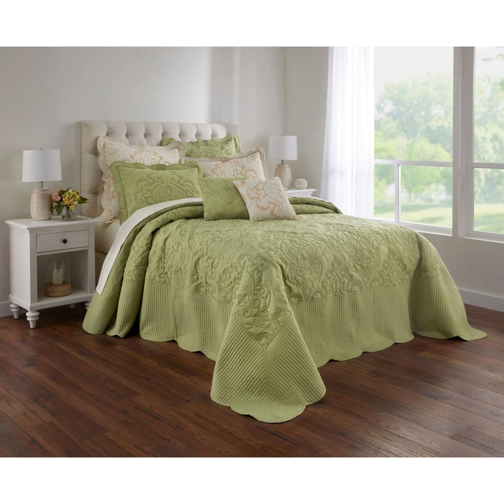 BrylaneHome Amelia Bedspread